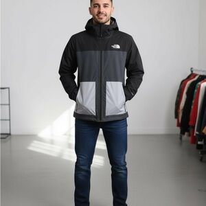 The North Face Men's Two-Tone Windbreaker rain jacket